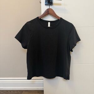 Lululemon Athletica Black Short Sleeve T-Shirt (size 8)